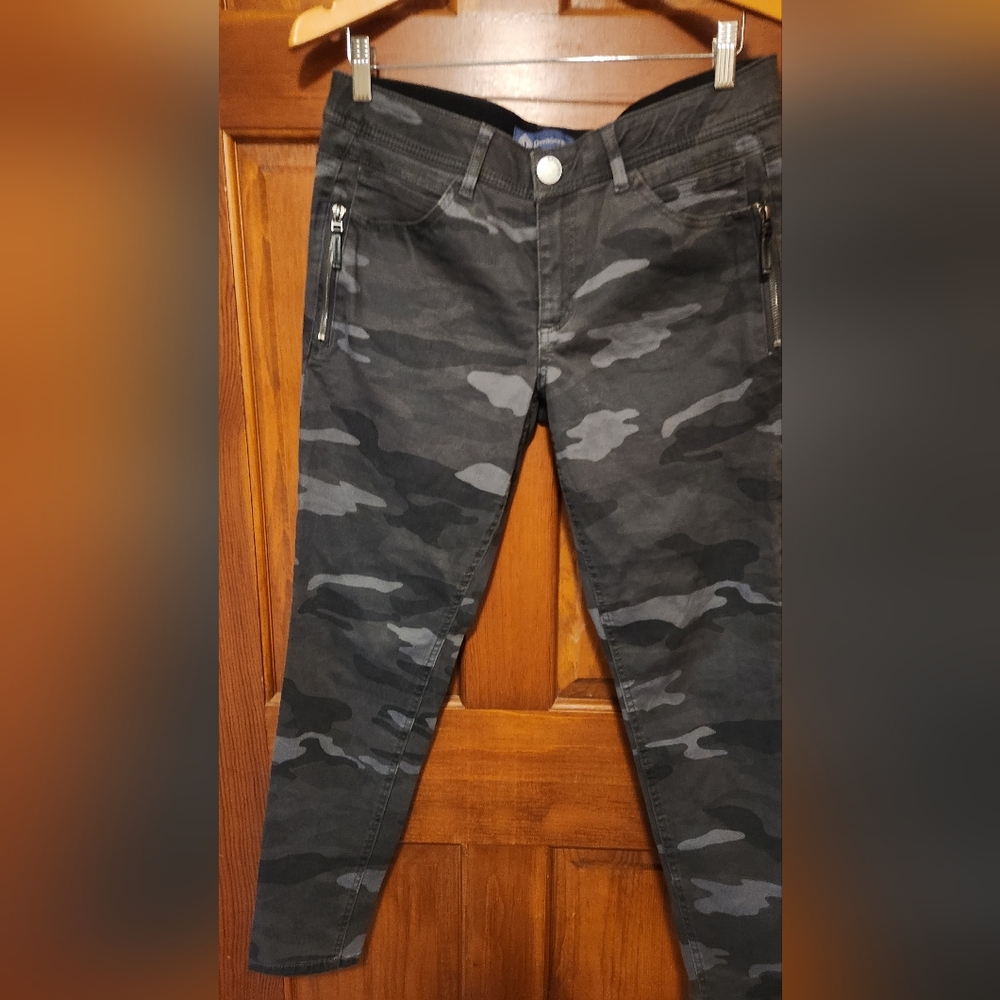 Women's Camouflage Jeggings